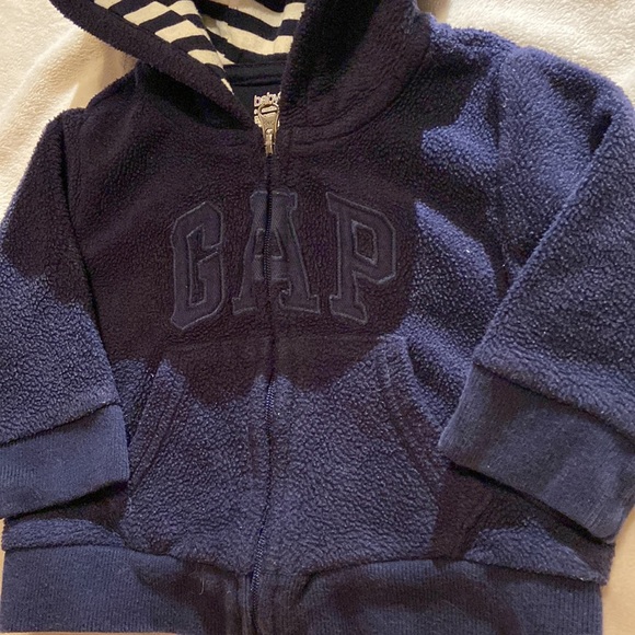 3-6 month navy blue fleece GAP zip up hoodie - Picture 2 of 6